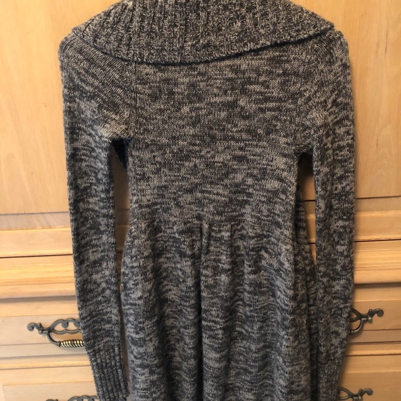 Aritzia Talula Sweater - Picture 5 of 5